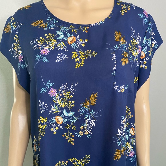 Floral Top - Picture 2 of 4